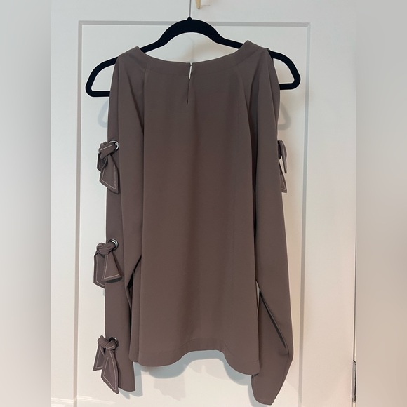 BCBGMaxazria Elegant Gray Women's Top with Bow Details - Picture 3 of 5